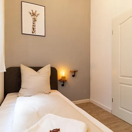 Grosse In Zentrum Mit Kleinem Garten By Interhome *