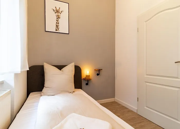 Grosse In Zentrum Mit Kleinem Garten By Interhome *